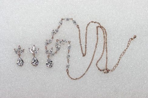 Faship Gorgeous CZ Crystal Floral Necklace Earrings Set in Kuwait