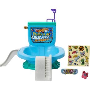 مجموعة تزلج على شكل لوح أصابع للمرحاض من Hot Wheels، حديقة تزلج Flush & Go مع لوحة واحدة حصرية، زوج واحد من أحذية التزلج القابلة للإزالة وورقة لاصقة in Kuwait
