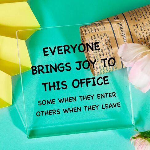 لافتات زخرفية ملهمة من الأكريليك للمكتب - فن سطح المكتب وديكور سطح المكتب المنزلي - الجميع يجلب السعادة لهذا المكتب (4 × 4 بوصات) in Kuwait