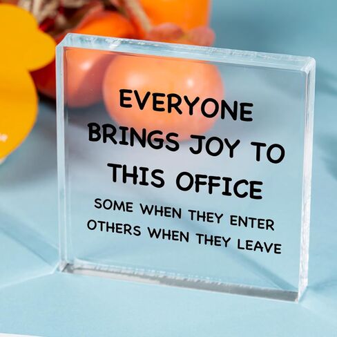 لافتات زخرفية ملهمة من الأكريليك للمكتب - فن سطح المكتب وديكور سطح المكتب المنزلي - الجميع يجلب السعادة لهذا المكتب (4 × 4 بوصات) in Kuwait