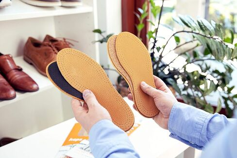 مجموعة من 6 أزواج من نعال الأحذية الجلدية المصنوعة من الكربون للرجال والنساء مع طبقة سفلية من الكربون المنشط، وحشوات بديلة، وقبعات (رجال / 8 أمريكي / 41 يورو) in Kuwait