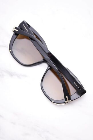 نظارة شمسية تيفاني آند كو بإطار أسود، عدسات بولارية متدرجة باللون البني، 54 ملم in Kuwait