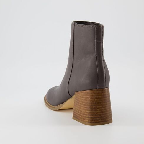 حذاء نسائي من CUSHIONAIRE بكعب Dante + إسفنج يحتفظ بالشكل، متوفر بعرض واسع in Kuwait