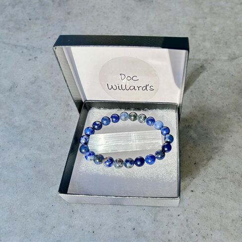 مجموعة هدايا سوار سودالايت مشحون من دوك ويلارد مقاس 8 مم مع مجموعة هدايا سوار سودالايت قابل للتمدد مع قطعة سيلينيت و3 بطاقات معلوماتية بلورات شفاء ميتافيزيقية ريكي in Kuwait