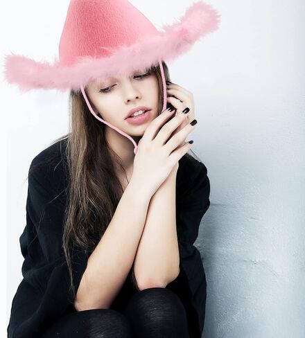 20 حزمة من قبعة رعاة البقر الوردية، قبعة راعية البقر السائبة مع الريش للنساء والفتيات، قبعات حفلات أعياد الميلاد، أزياء الهالوين in Kuwait