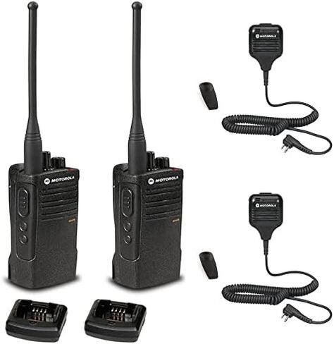 2 x Motorola RDU4100 RDX Business Series راديو UHF ثنائي الاتجاه (أسود) (RDU4100) + 2 x HKLN4606 ميكروفون مكبر صوت عن بعد - عبوتان مع حزمة ميكروفون in Saudi Arabia