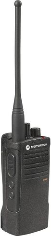 2 x Motorola RDU4100 RDX Business Series راديو UHF ثنائي الاتجاه (أسود) (RDU4100) + 2 x HKLN4606 ميكروفون مكبر صوت عن بعد - عبوتان مع حزمة ميكروفون in Saudi Arabia