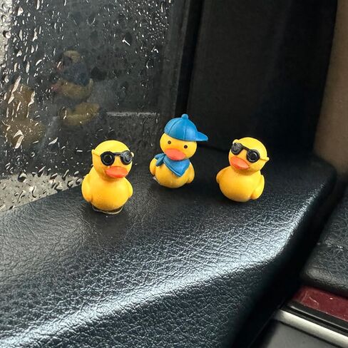 سيارة لطيف بطة ديكور مرآة الرؤية الخلفية الحلي الزينة لوحة القيادة شاحنة زخرفة الداخلية تزيين الشكل مضحك EV الهدايا الزخرفية RV الديكورات الملحقات العالمية (3 قطع) in Kuwait