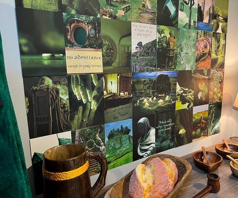 مجموعة CON*QUEST Conquest Journal Lord of the Rings مقاس 4x6، مجموعة مكونة من 50 مطبوعة فنية رسمية قابلة للتجميع من The Shire in Saudi Arabia