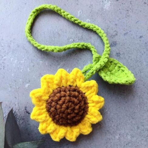 سلسلة مفاتيح عباد الشمس متماسكة للسيدات وزخرفة المحفظة، قلادة زخرفية in Kuwait