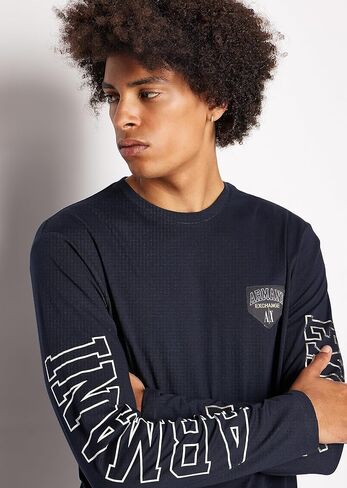 تيشيرت A｜X ARMANI EXCHANGE للرجال ذو قصة عادية ورقبة دائرية وأكمام طويلة in Saudi Arabia