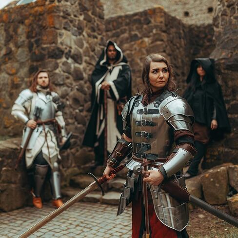 مجموعة ملابس Burgschneider Dungeons & Dragons FIGHTER COSTUME للبالغين من الجنسين | مرخص بالكامل من D&D | ضرب بقوة وفي كثير من الأحيان! in Kuwait