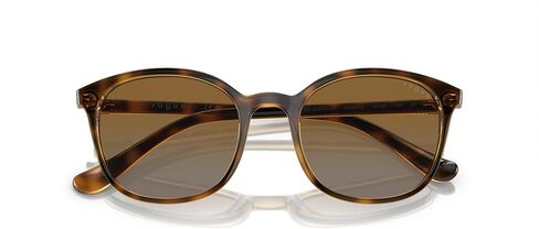 نظارة شمسية Vogue Eyewear للسيدات بإطار هافانا داكن، عدسات بنية متدرجة، 52 ملم in Saudi Arabia