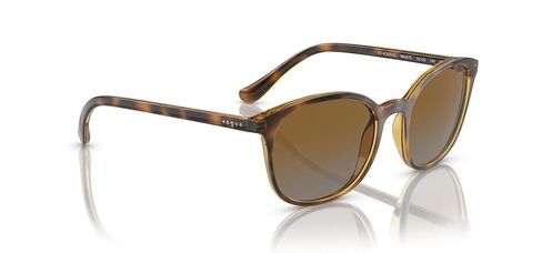 نظارة شمسية Vogue Eyewear للسيدات بإطار هافانا داكن، عدسات بنية متدرجة، 52 ملم in Saudi Arabia