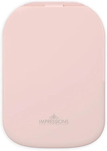 مرآة مكياج للسفر مضاءة فانيتي لوسنت من إيمبريشنز، غطاء قلاب بتصميم لوحي، مرآة قابلة للطي مع حامل، مرايا مضغوطة لطيفة ثلاثية الألوان للمكتب والمحفظة (وردي) in Kuwait