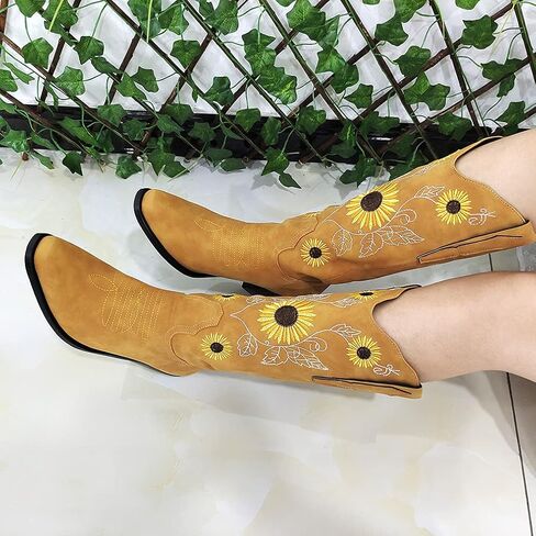 أحذية طويلة نسائية من Heelchic مطبوعة بطباعة عباد الشمس غربية راعية البقر بمقدمة مستديرة قصيرة أحذية مطرزة in Kuwait