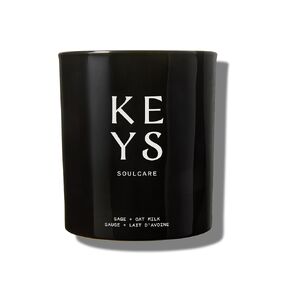 Keys Soulcare Sage + شمعة حليب الشوفان، عطر منزلي بفتيل واحد، رائحة مهدئة + مريحة للجسم والعقل، شمع الصويا، نباتي، لم يتم الإساءة إلى الحيوانات لتصنيعه.