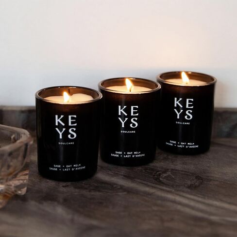Keys Soulcare Sage + شمعة حليب الشوفان، عطر منزلي بفتيل واحد، رائحة مهدئة + مريحة للجسم والعقل، شمع الصويا، نباتي، لم يتم الإساءة إلى الحيوانات لتصنيعه. in Saudi Arabia