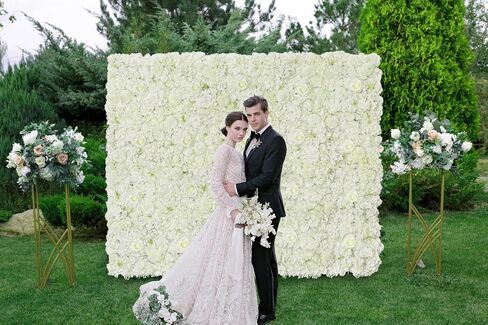 Artificial Rose Flower Wall Backdrop Champagne 5ftx3.74ft Wedding 3D Floral Wall Background for Bridal Shower Birthday Party Stage Decorations in Saudi Arabia