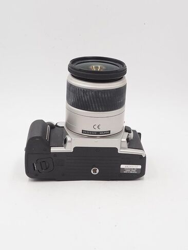 كاميرا الطالب MINOLTA MAXXUM 5 35MM SLR 28-80 F 3.5 5.6 D Lens (متجددة) in Saudi Arabia