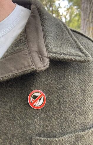 Anti-Antifa Pin, Anti Che Guevara, Anti-Communist, Against Communism. in Saudi Arabia