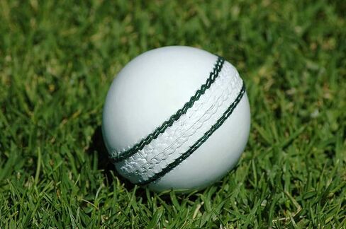AnNafi® White Cricket Ball | White Color Rubber Cricket Balls for Practice A Grade Handstitched | Senior Official Hard & Seasoned |No Stamp for Indoor and Outdoor Practice & Training Cricket Ball in Saudi Arabia