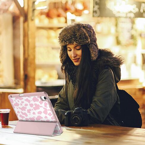 متوافق مع حافظة iPad Air 11 بوصة 2024 الجيل الخامس/الرابع 10.9 بوصة (2022/2020) مع حامل قلم رصاص، جراب خلفي من مادة TPU غطاء للنوم/الاستيقاظ التلقائي للنساء والفتيات - نمط بقرة وردي غربي in Kuwait