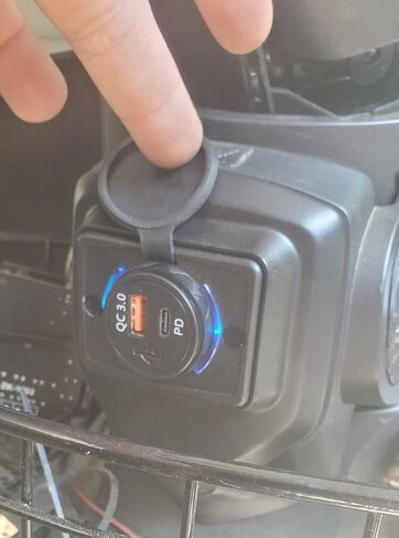 مناسب لشاحن هاتف USB أسود مقاوم للماء للدراجات النارية Super Cub 125 C125 2019-2024، شحن سريع 12 فولت 3.0 Type-c PD طقم منفذ USB مزدوج محول شاحن USB in Kuwait