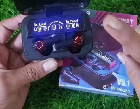 سماعات أذن لاسلكية M19 مستوردة، سماعة رأس تعمل باللمس، شاشة LED رقمية، سماعة رأس رياضية، ميكروفون ومصباح يدوي، صوت جهير عميق، جودة صوت ستيريو غامرة، وقت تشغيل طويل، سهل الاتصال in Kuwait