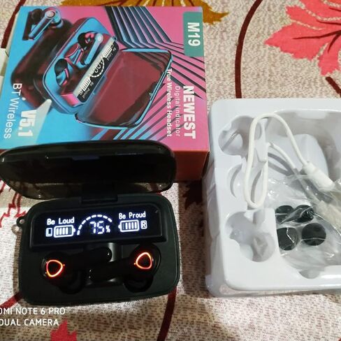 سماعات أذن لاسلكية M19 مستوردة، سماعة رأس تعمل باللمس، شاشة LED رقمية، سماعة رأس رياضية، ميكروفون ومصباح يدوي، صوت جهير عميق، جودة صوت ستيريو غامرة، وقت تشغيل طويل، سهل الاتصال in Kuwait