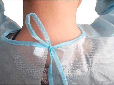 مساعدة المرضى، 20 حزمة من ملابس الوقاية الشخصية العازلة التي يمكن التخلص منها، مسجلة لدى إدارة الغذاء والدواء، المستوى 2، PP+PE، 40 جرامًا للمتر المربع، ربطة عنق مزدوجة كاملة الظهر، 55 بوصة طول، جودة المستشفى in Kuwait