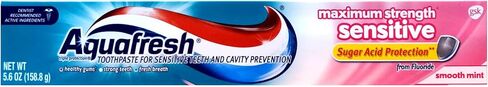 Aquafresh Maximum Strength Sensitive + Gentle Whitening Toothpaste, Smooth Mint 5.6 oz (Pack of 12) in Kuwait