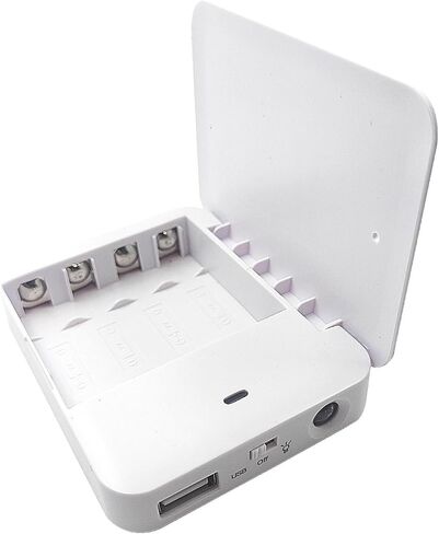 شاحن هاتف يعمل بالبطارية في حالات الطوارئ | باور بانك يعمل ببطارية USB محمول 4 بطاريات AA (أبيض) in Saudi Arabia