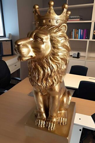 تمثال الأسد الذهبي مقاس 12 بوصة مع تاج على الطراز الشمالي لتزيين المنزل والدراسة، تماثيل الأسد القابلة للتجميع أفضل هدية للرجل in Kuwait