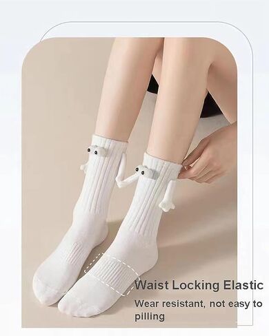 GEOOT Magnetic Hand in Hand Socks, Socks with Magnetic Hands of Couple Holding Hands Socks, Funny Couple Tube Socks Friendship Gift for Men Women (Black + White, 2 Pairs) in Kuwait