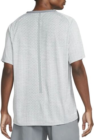 قميص الجري Nike TechKnit للرجال Dri-FIT ADV بأكمام قصيرة - صغير in Saudi Arabia