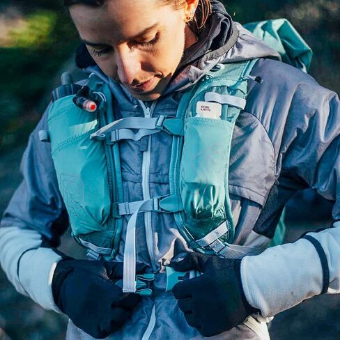 حقيبة Fastpackher النسائية من Ultimate Direction بسعة 30 لتر للجري والممرات والمشي لمسافات طويلة وركوب الدراجات وركوب الدراجات الجبلية والمزيد in Kuwait