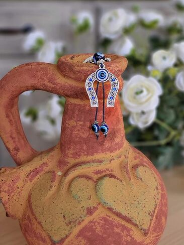 لاكبوستيوم سلسلة مفاتيح على شكل حدوة حصان من لاكي مع كريستال ازرق في المنتصف و2 عين شريرة متدلية من اجل الحظ السعيد والحماية - زينة معلقة للسيارة - مفاتيح المنزل والشنط وملحقات مراة الرؤية الخلفية in Kuwait