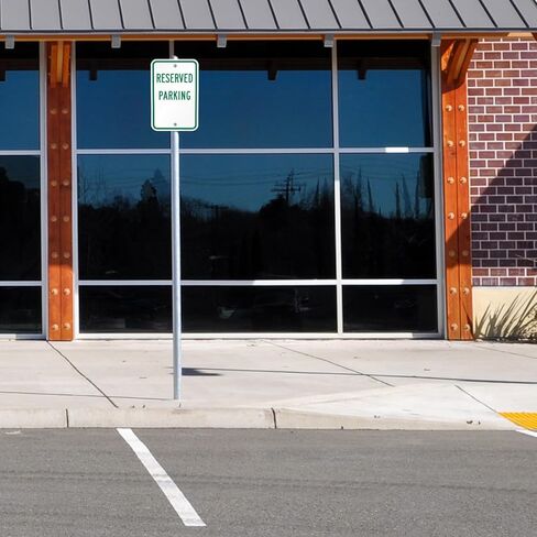 SmartSign (عبوة من 2) لافتة وقوف السيارات المحجوزة، 18 × 12 بوصة، مركب ألومنيوم 2 مم، فتحات مثقوبة مسبقًا، صنع في الولايات المتحدة الأمريكية، أخضر على أبيض in Kuwait