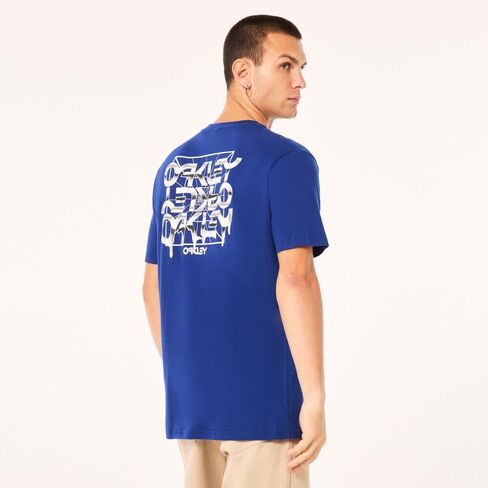 Oakley Men's T-Shirt in Saudi Arabia