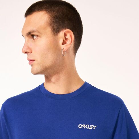 Oakley Men's T-Shirt in Saudi Arabia