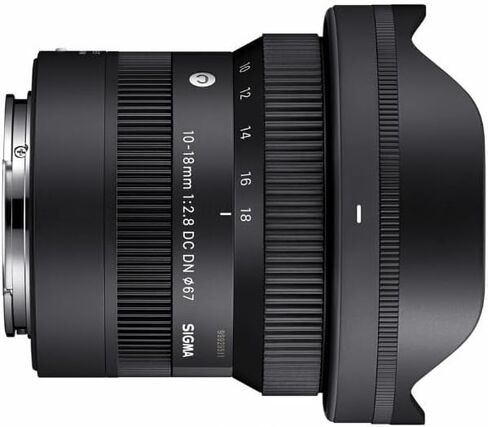 عدسة تكبير فائقة الاتساع مقاس 10-18 مم F2.8 DC DN من سيجما لجهاز Sony E Mount - حزمة عدسات تصوير عالية الأداء مع حافظة صلبة للتخزين مقاومة للماء وبرنامج تحرير الصور، وبطاقة ذاكرة 64 جيجابايت (4 عناصر) in Saudi Arabia