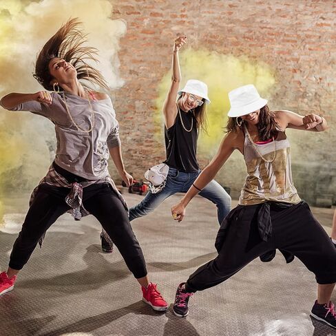 مجموعة أزياء الهيب هوب من التسعينيات، دلو نظارات شمسية شفافة وسلسلة ذهبية in Kuwait