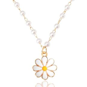 Daisy Flower Necklace White Pearl Necklaces for Women Girls Daisy Pendant Necklace Boho Sunflower Necklaces Pearl Chain Necklace for Women Flower Bead Necklaces Daisy Themed Birthday Gifts