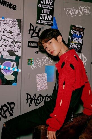 JWiiver Jtrap الألبوم الصغير الأول CD+1p ملصق+119p PhotoBook+2p PhotoCard+1p ملصق+1p بولارويد+1p بطاقة بريدية+1p Life 4Cut+تتبع Kpop مختوم in Saudi Arabia