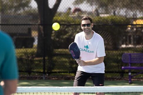 Diadem ICON Performance Pickleball Paddle | Graphite Carbon Fiber, Honeycomb Core, Fiberglass Face, Ultra Sleek Edge Guard, Spin Friendly | Indoor/Outdoor | USAPA Approved in Saudi Arabia
