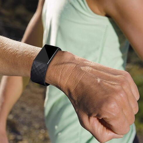 حزام اللياقة البدنية البديل المصنوع من السيليكون الناعم المصنوع من مادة TPU متوافق مع Fitbit Charge 3 /Charge 4 للنساء والرجال الصغار in Kuwait