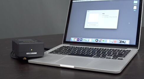 Core NEO-9AG، بطارية ميني جولد بقدرة 6600 مللي أمبير في الساعة 98 وات في الساعة 14.8 فولت مع D-TAP وUSB-A واتصالات الكاميرا وشاشة LCD ومقياس LED للكاميرا وكاميرا الفيديو والشاشة وصانع الأفلام in Kuwait