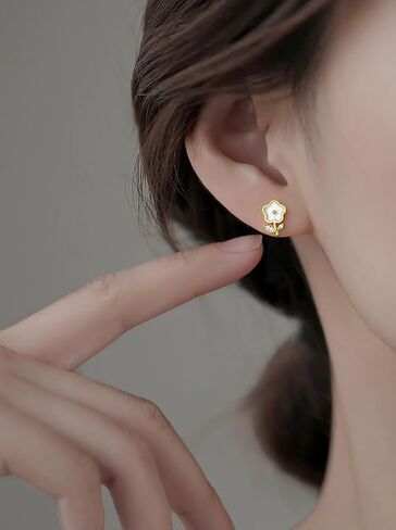 Reffeer Solid 925 Sterling Silver Cute Flower Studs Earrings for Women Teens Tiny Daisy Earrings Studs in Saudi Arabia