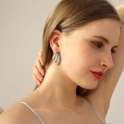 أقراط ذهبية فاخرة عتيقة للنساء - تصميم جناح كبير الحجم عصري للأناقة العصرية in Kuwait